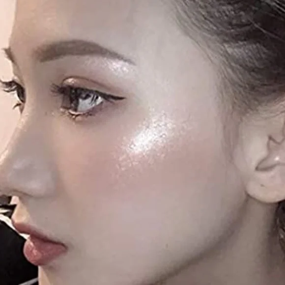 SOLD Fenty Diamond Bomb in How Many Carats Face & Body Highlighter - Picture 7 of 16